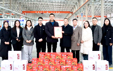 宜賓市三江新區(qū)投資服務(wù)局副局長(zhǎng)王大春率隊(duì)慰問遠(yuǎn)東電纜（宜賓）